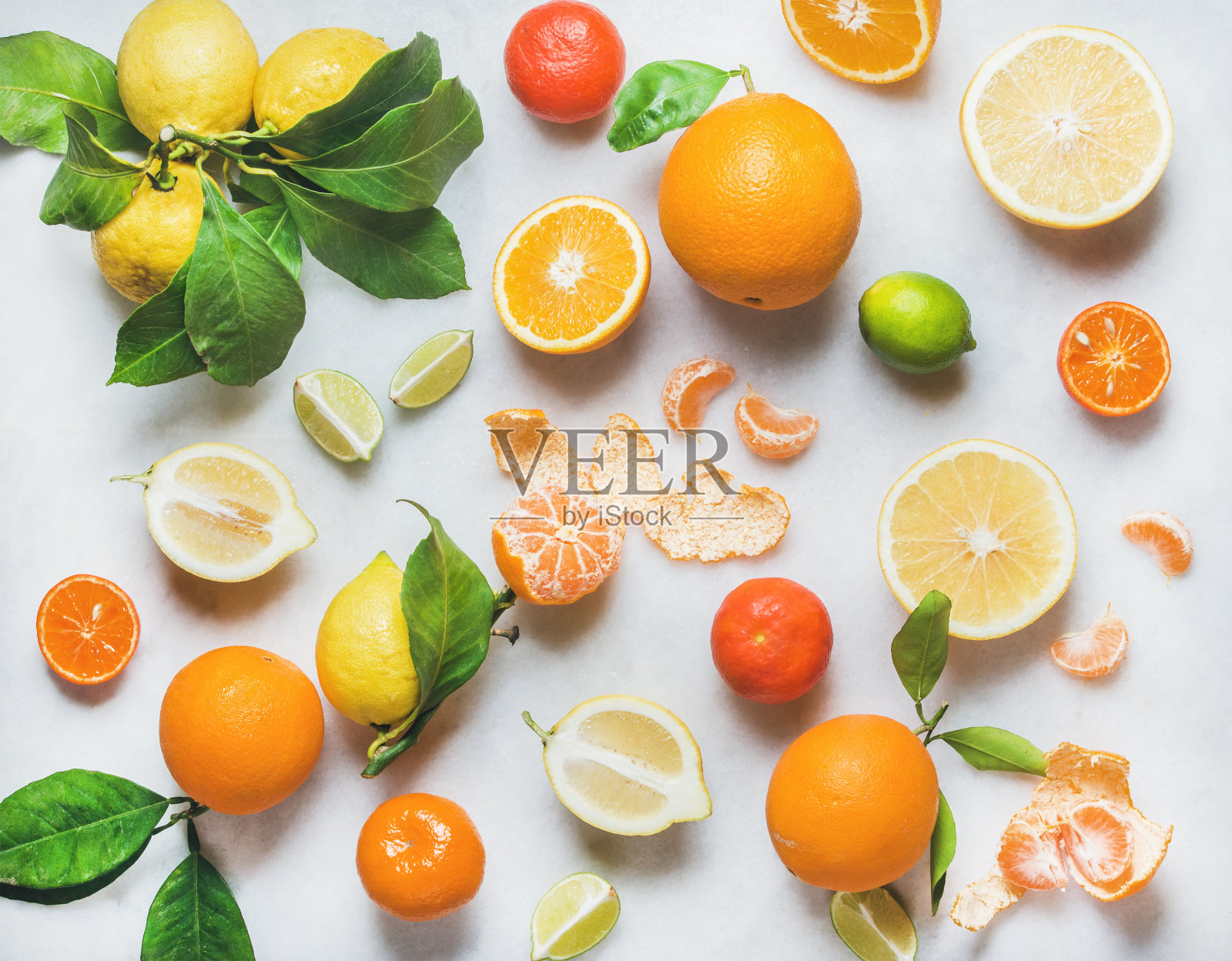 多种新鲜柑橘类水果，可制作健康的冰沙照片摄影图片