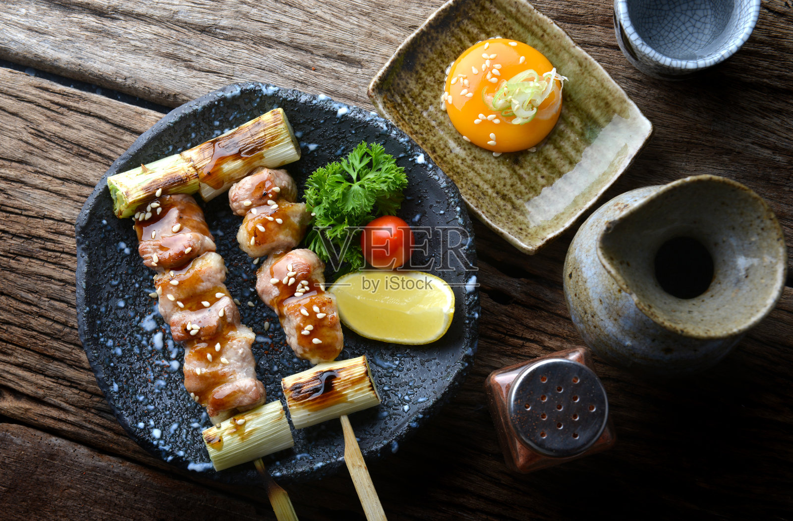 日式烤肉或日本熏肉烤架。照片摄影图片