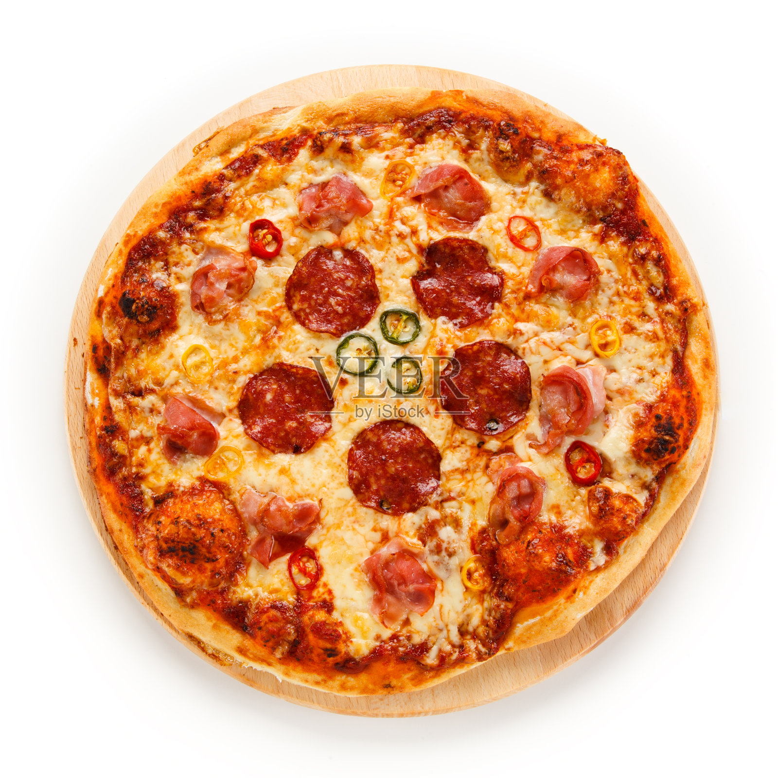 白色背景上的披萨意大利香肠照片摄影图片