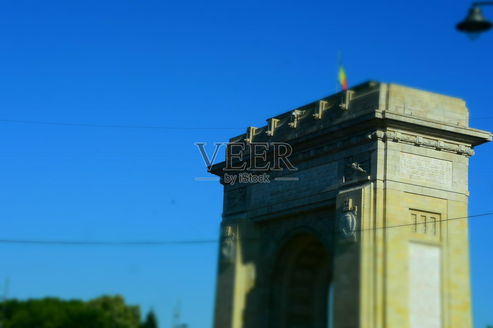 罗马尼亚布加勒斯特的凯旋门照片摄影图片