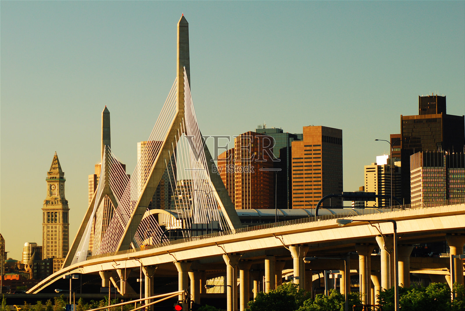 扎基姆桥和波士顿天际线照片摄影图片