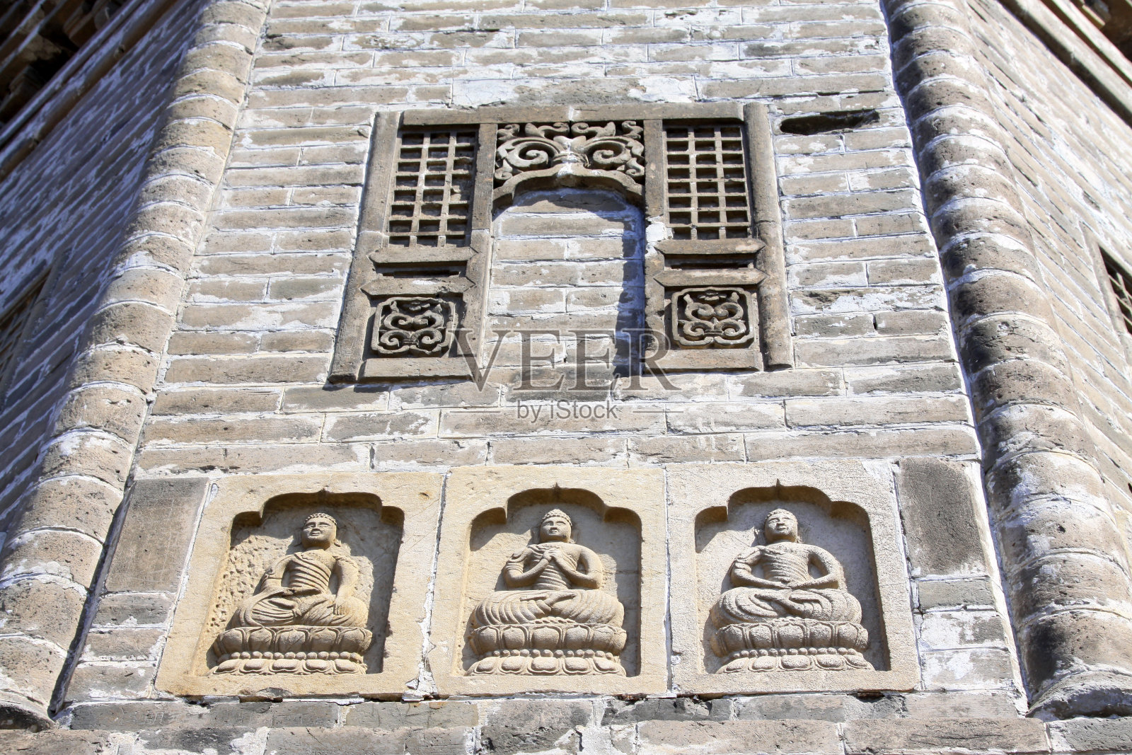 2014年4月5日，中国天津蓟县盘山风景区的佛塔砖雕作品照片摄影图片