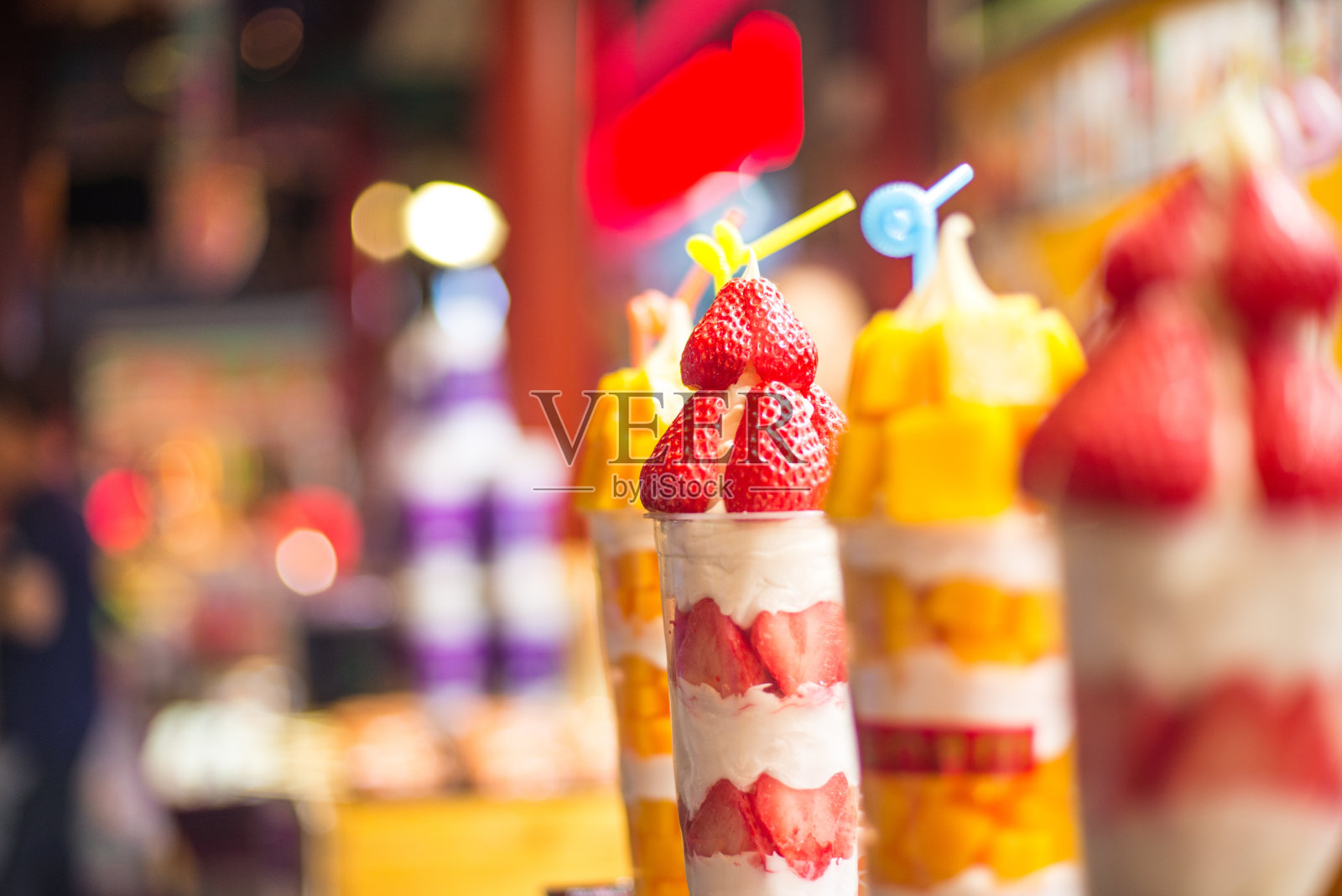 亚洲北京的新鲜水果和冰淇淋照片摄影图片