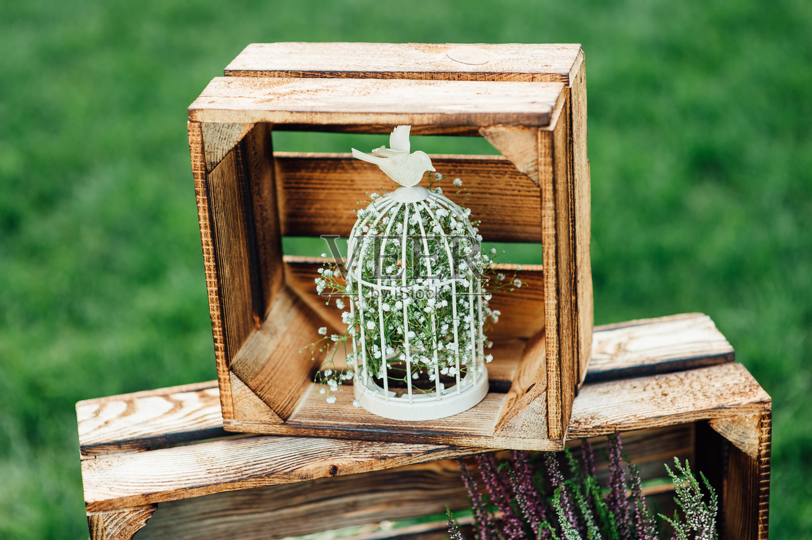 用木盒手工制作的婚礼装饰，照片摄影图片