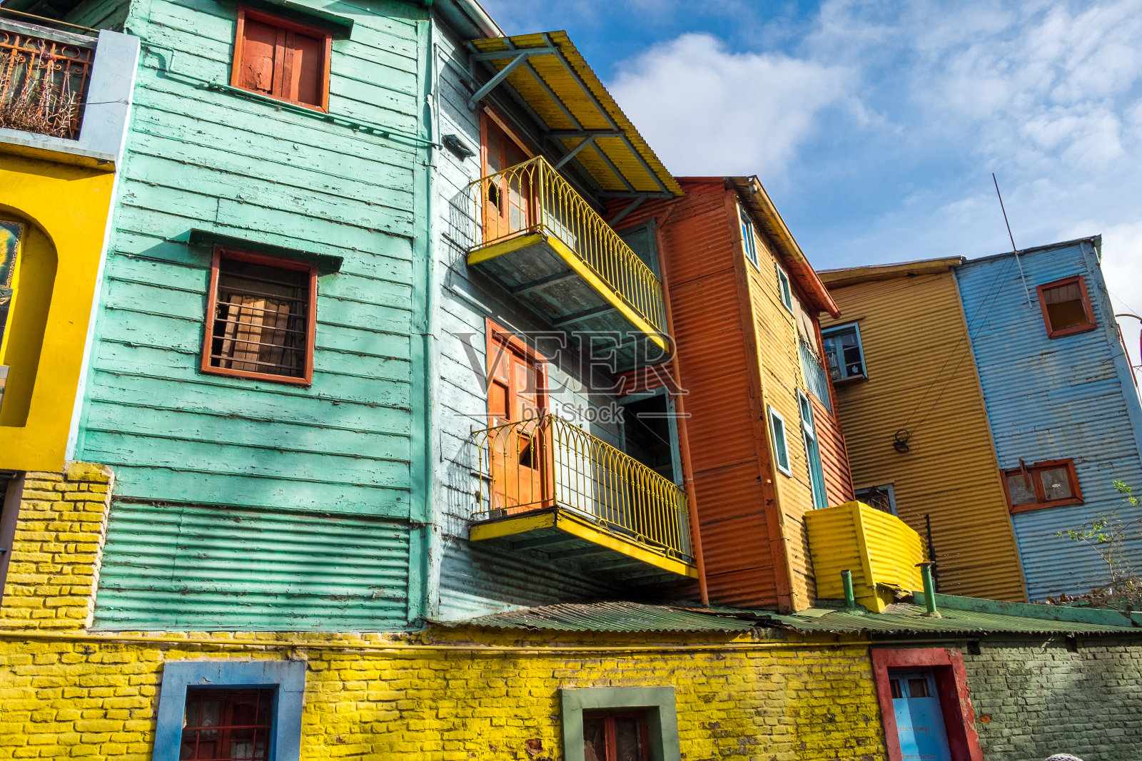 拉博卡卡米尼托街上五颜六色的房子照片摄影图片