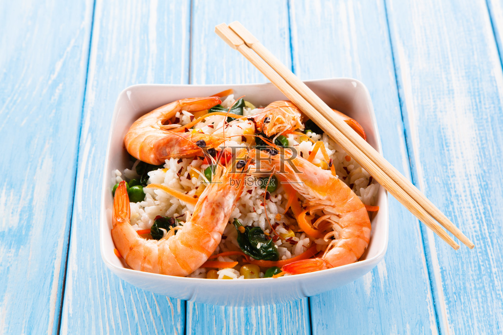 虾仁配白米饭和蔬菜照片摄影图片