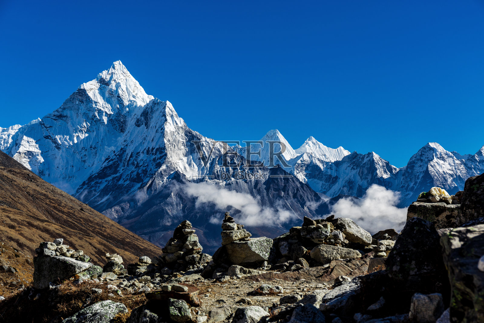 喜马拉雅山的雪山照片摄影图片