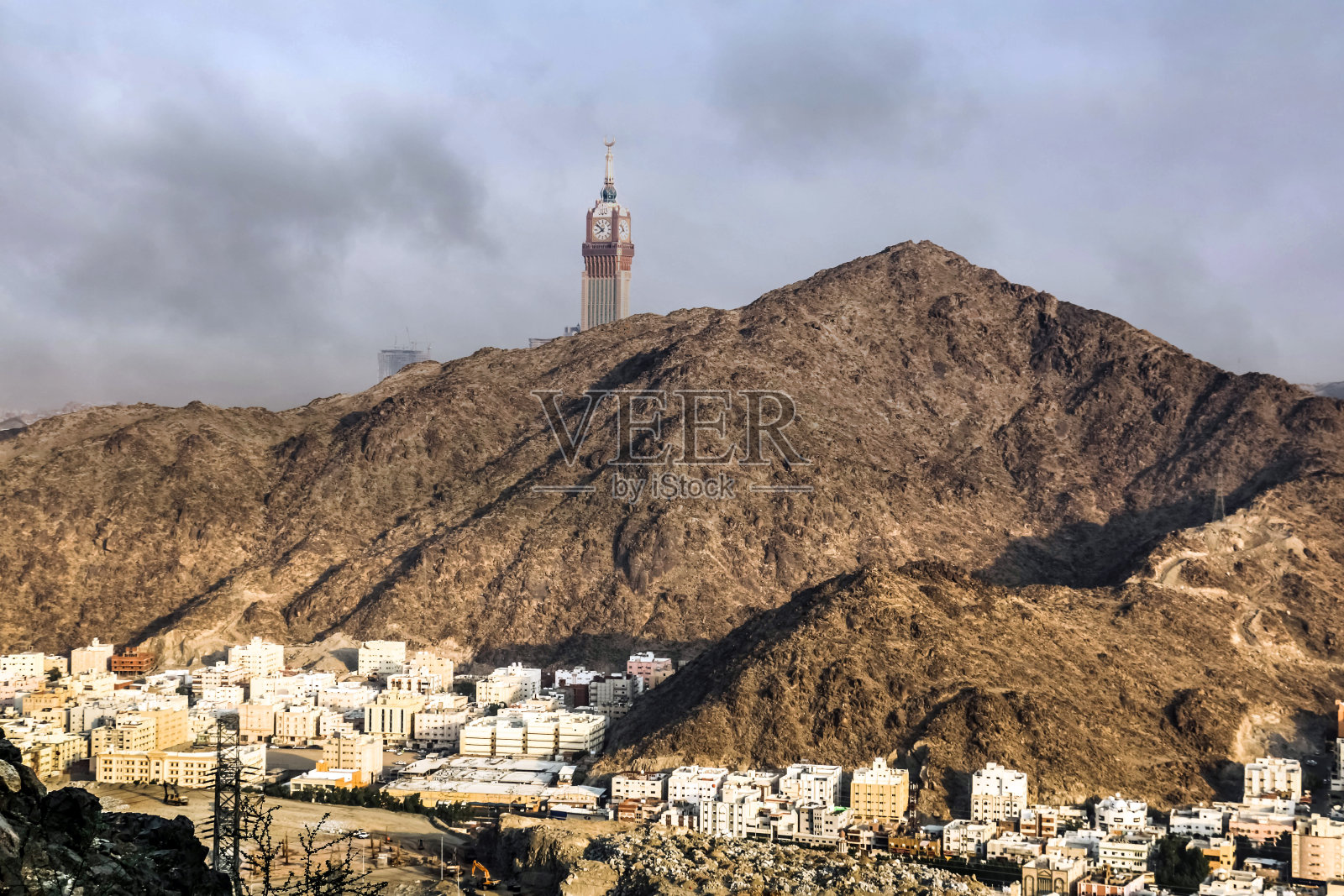 麦加的神圣和钟楼，麦加塔从山上看，沙特阿拉伯照片摄影图片