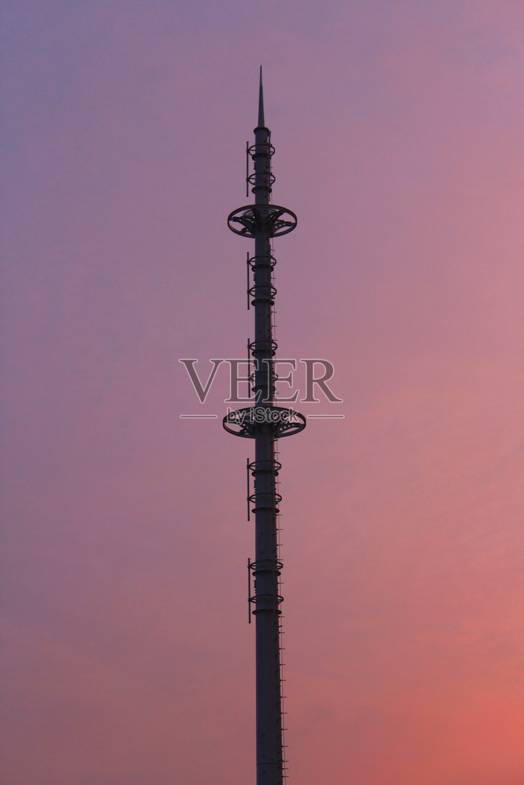 孤独的塔与天空照片摄影图片