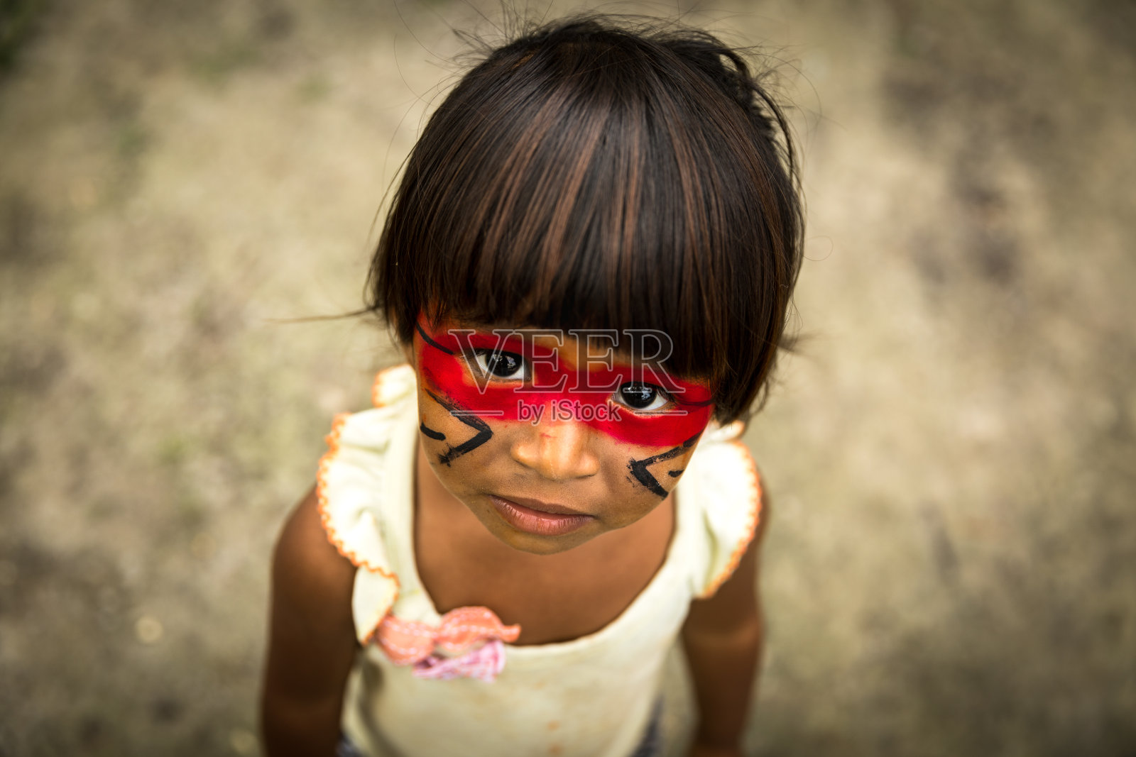 来自巴西图皮瓜拉尼部落的巴西土著儿童照片摄影图片