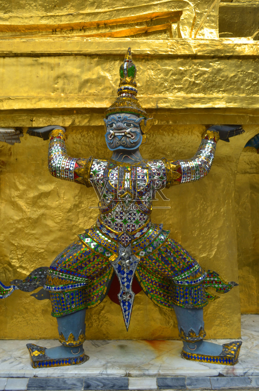 曼谷大皇宫的恶魔雕像照片摄影图片