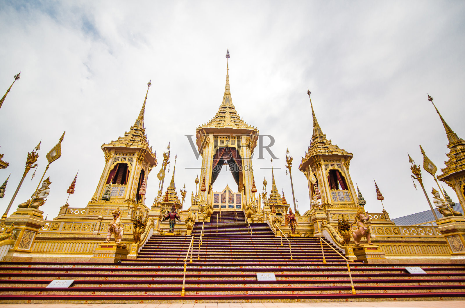 尊敬的泰国国王普密蓬·阿杜德陛下。照片摄影图片
