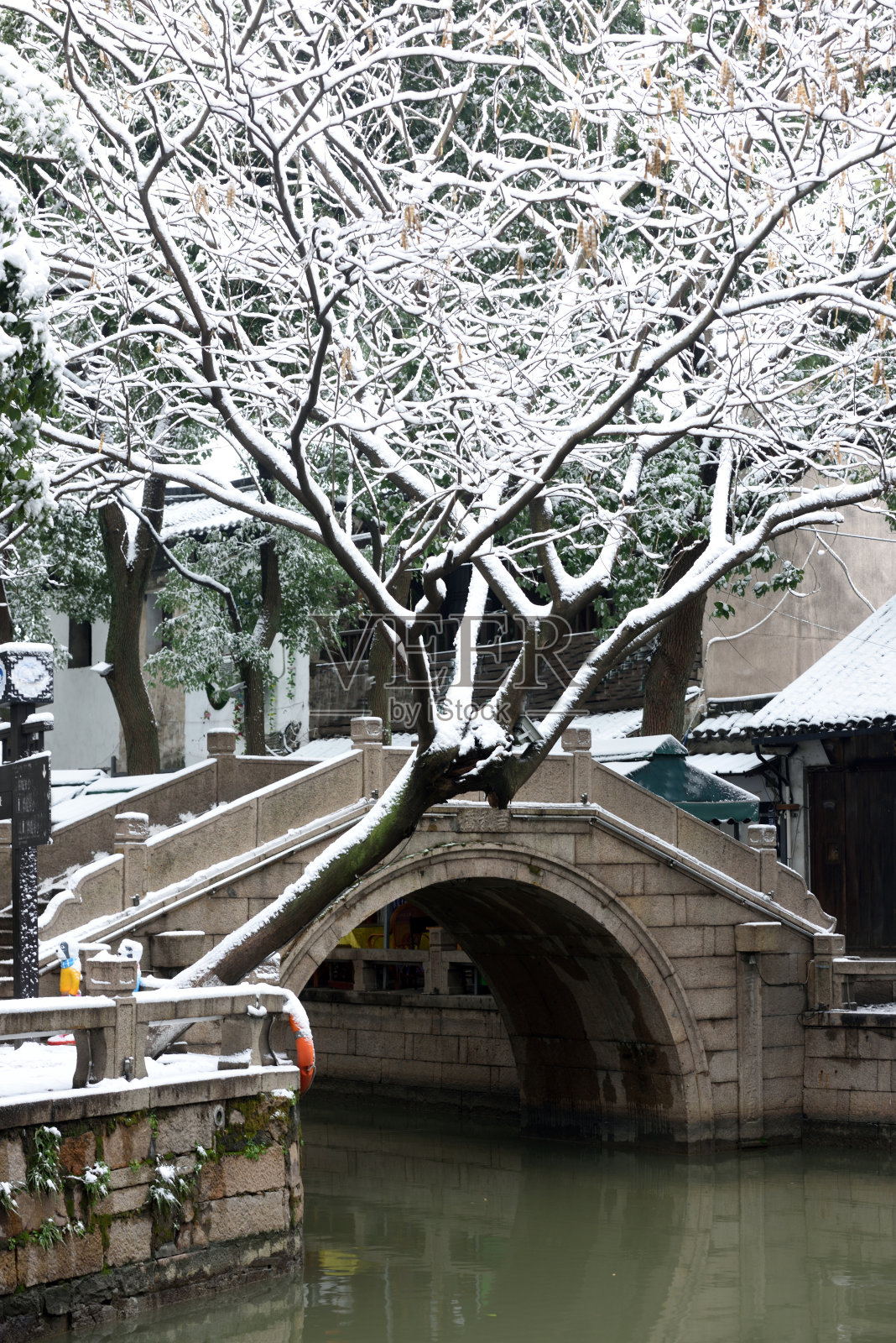长江以南正在下雪照片摄影图片