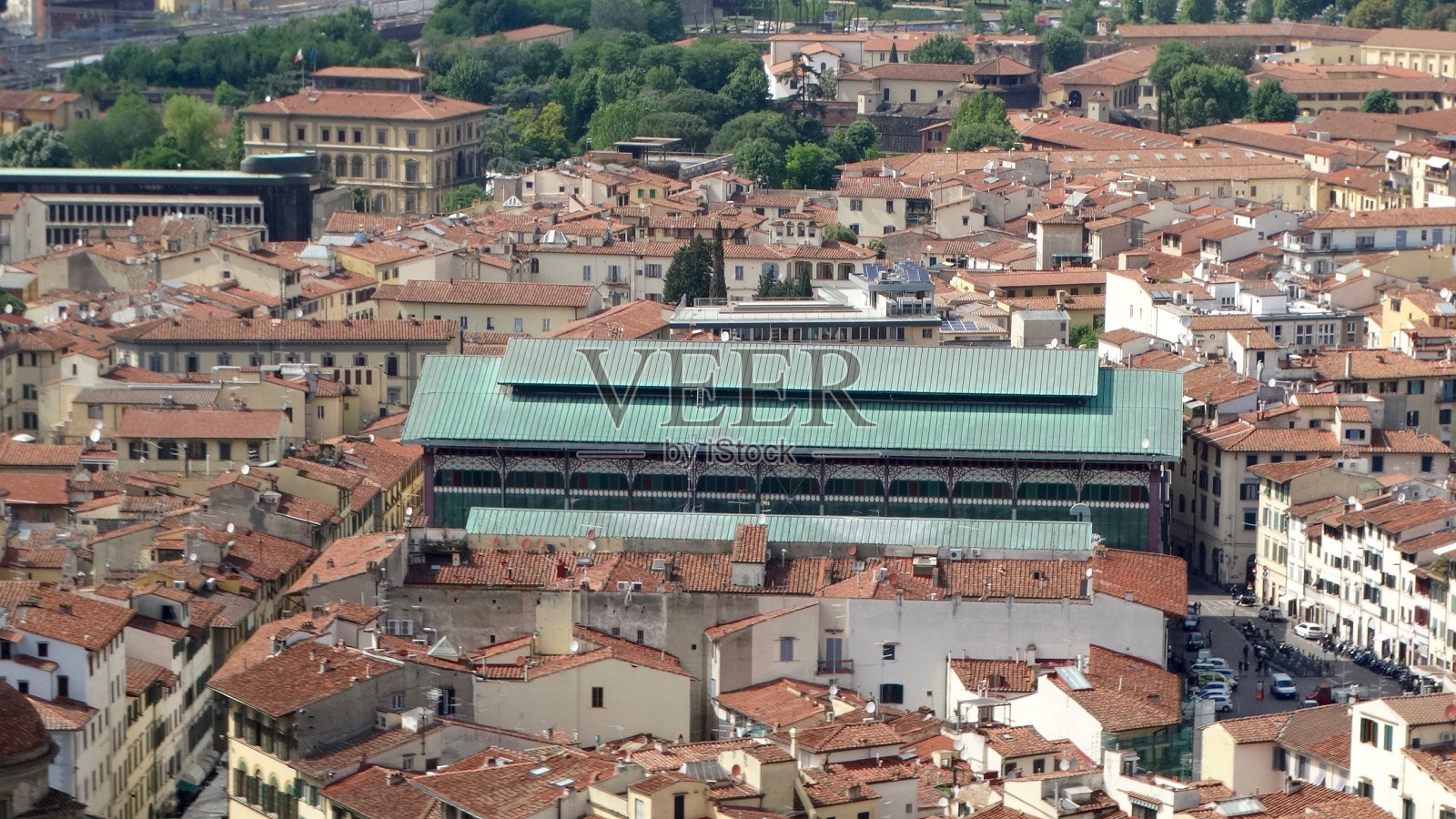 佛罗伦萨的城市景观，在红色的屋顶上照片摄影图片
