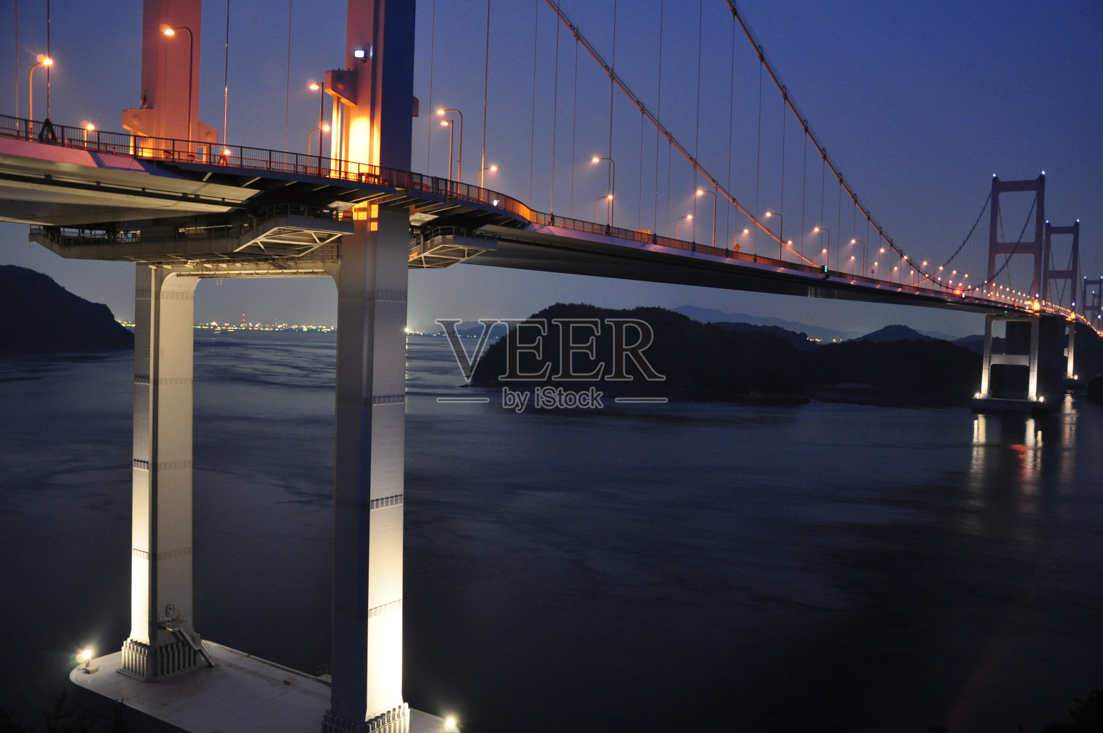 岛见桥之夜照片摄影图片