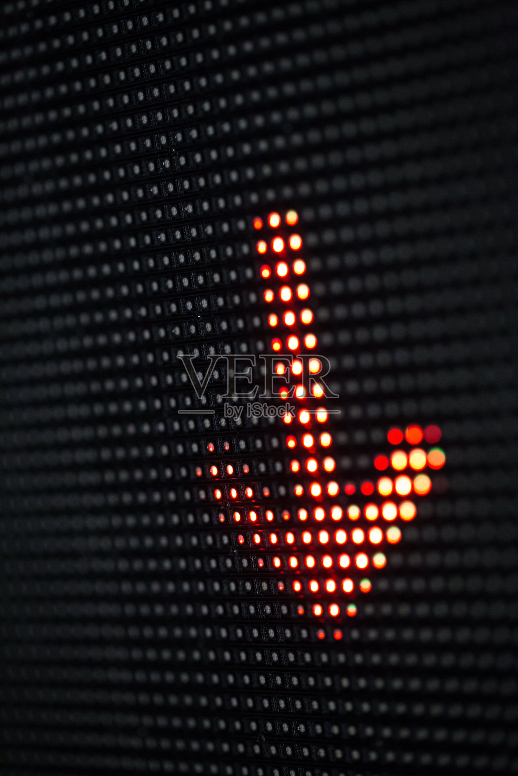 LED屏幕上向下的红色箭头设计元素照片摄影图片