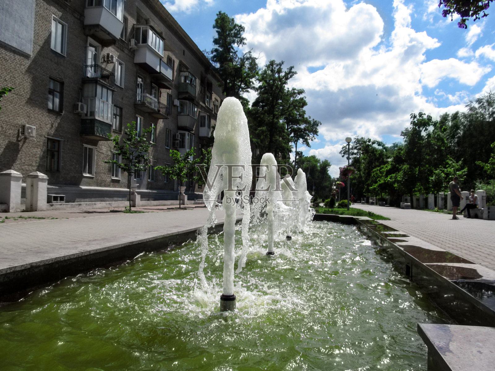 乌克兰Zaporizhia Parkovy大道上的喷泉照片摄影图片
