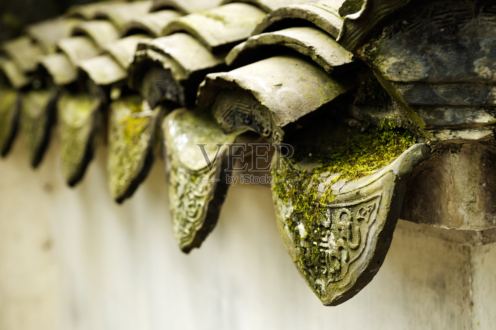 中国古代房屋的瓦片屋顶。照片摄影图片