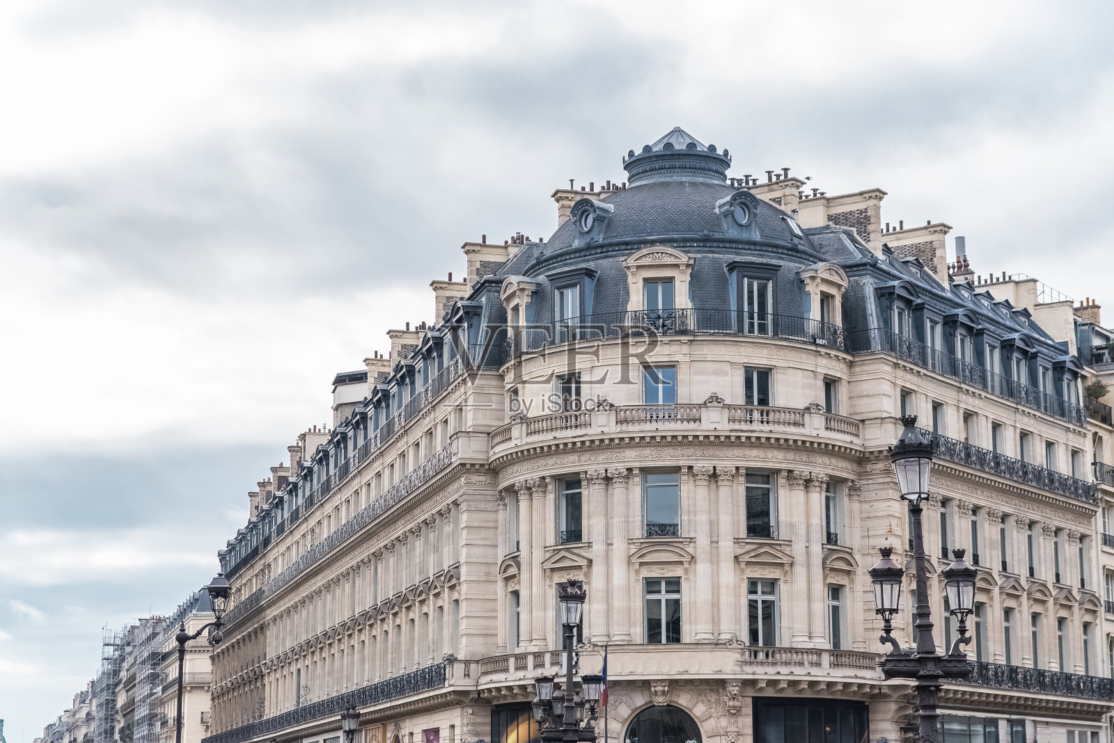 巴黎，市中心有一座美丽的建筑照片摄影图片
