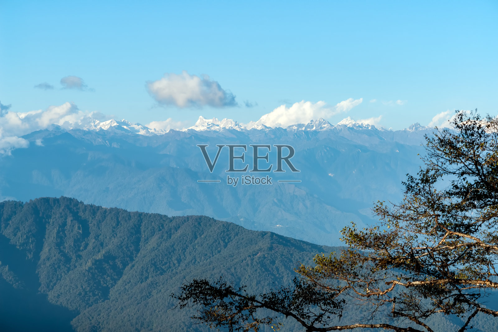 不丹多丘拉山口喜马拉雅山上的日落照片摄影图片