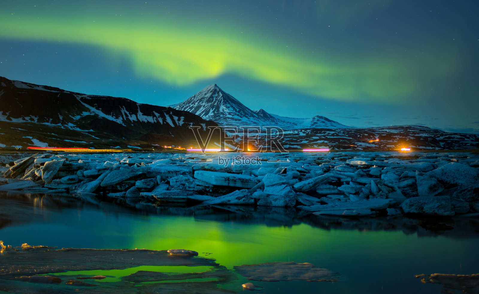 冰岛，绚丽的北极光照片摄影图片