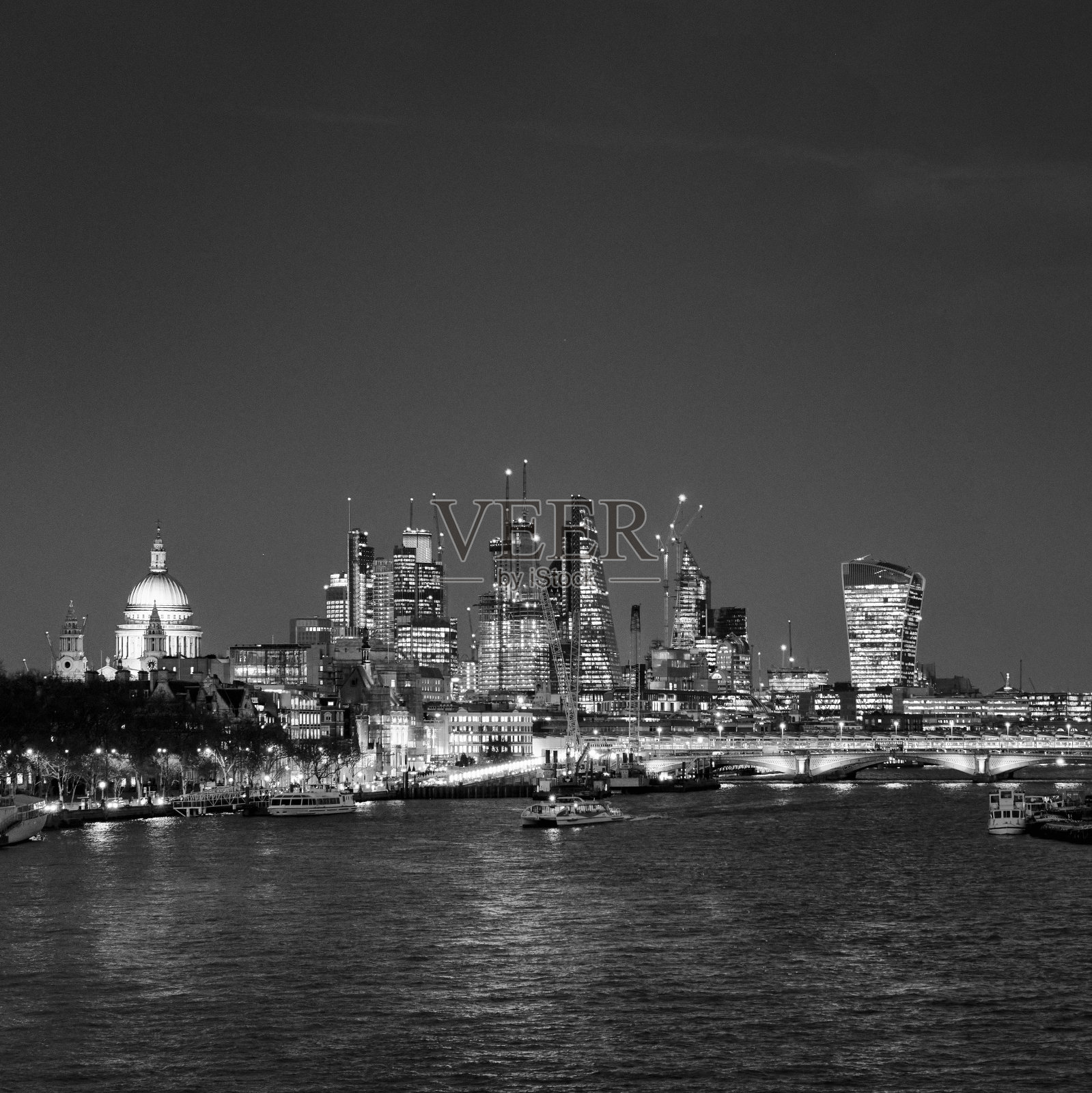 英国金融中心伦敦金融城的单色照片摄影图片