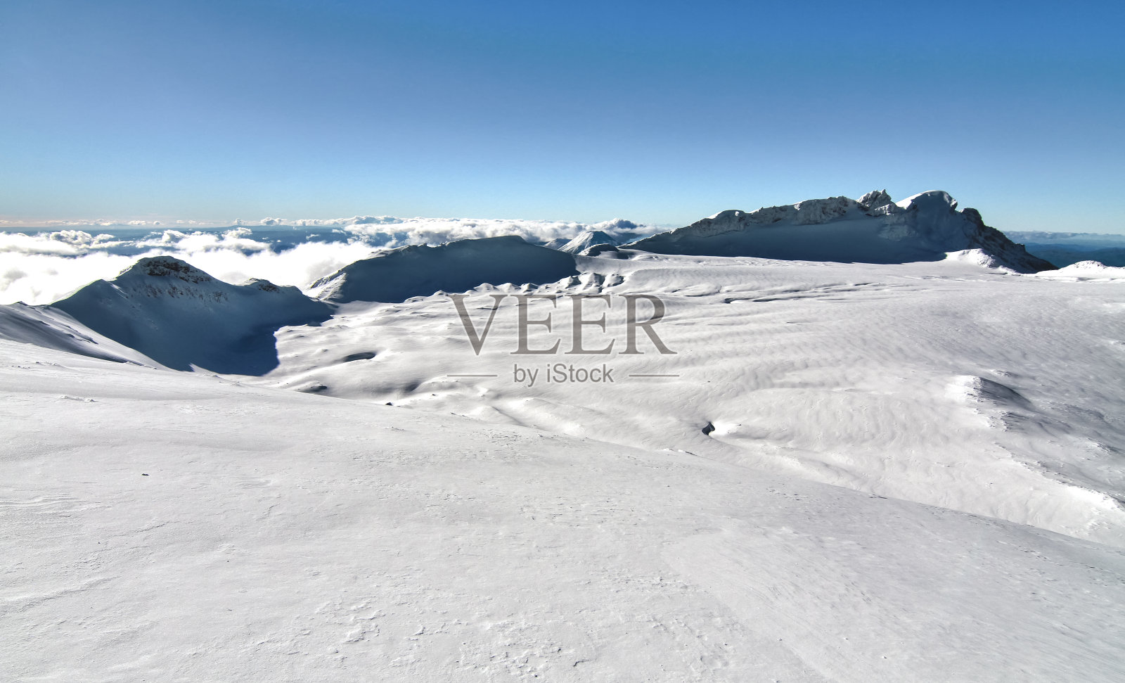 新西兰鲁阿佩胡山的顶峰高原照片摄影图片