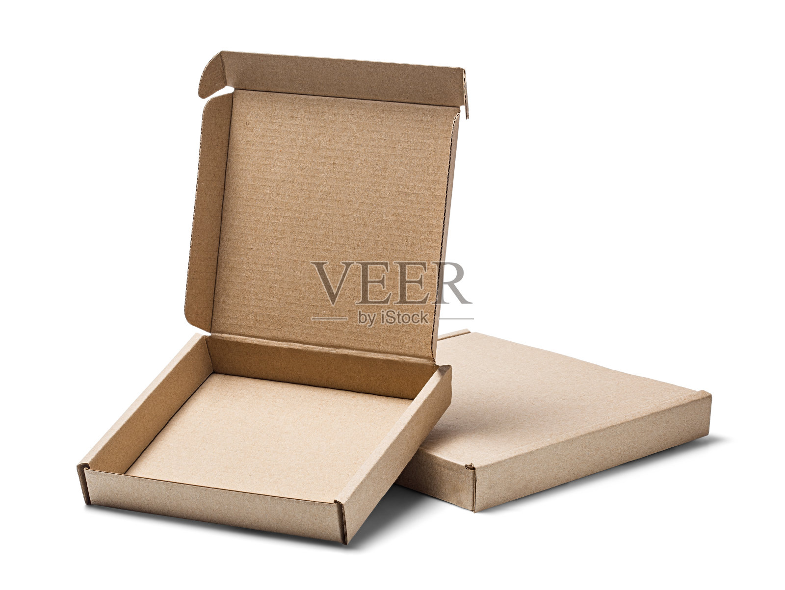 两个纸板箱在孤立的白色背景上。包裹与空白的文字。交付或邮寄服务的模式。照片摄影图片