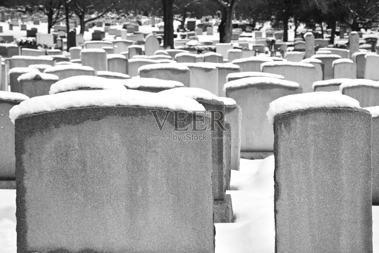 暴风雪后的大墓地照片摄影图片