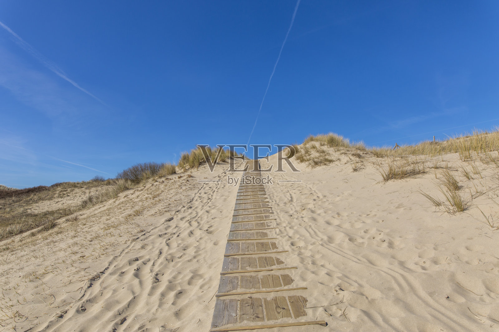 爬上去进入Domburg海滩/荷兰照片摄影图片