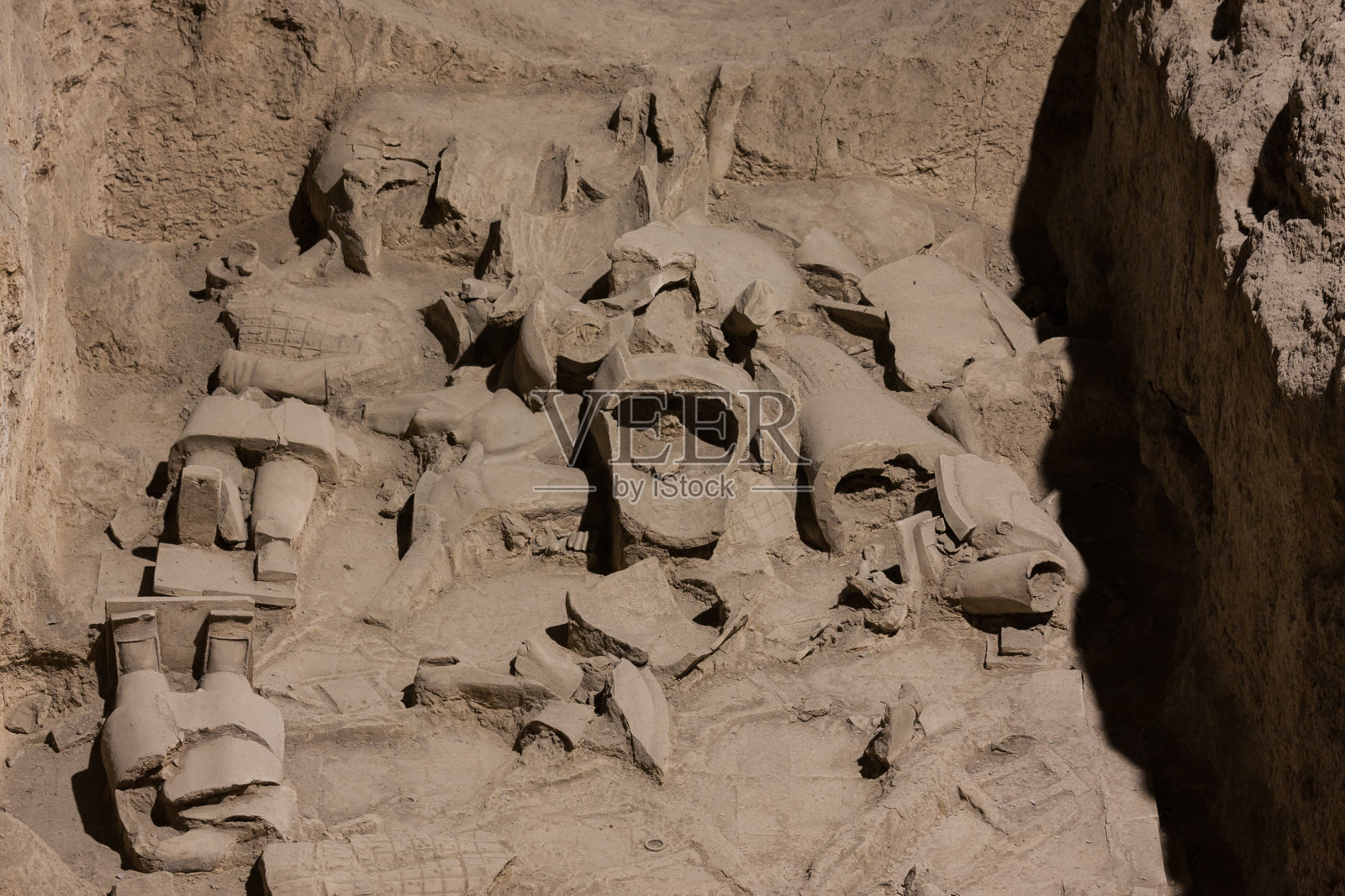 中国陕西省西安市秦始皇兵马俑遗址照片摄影图片