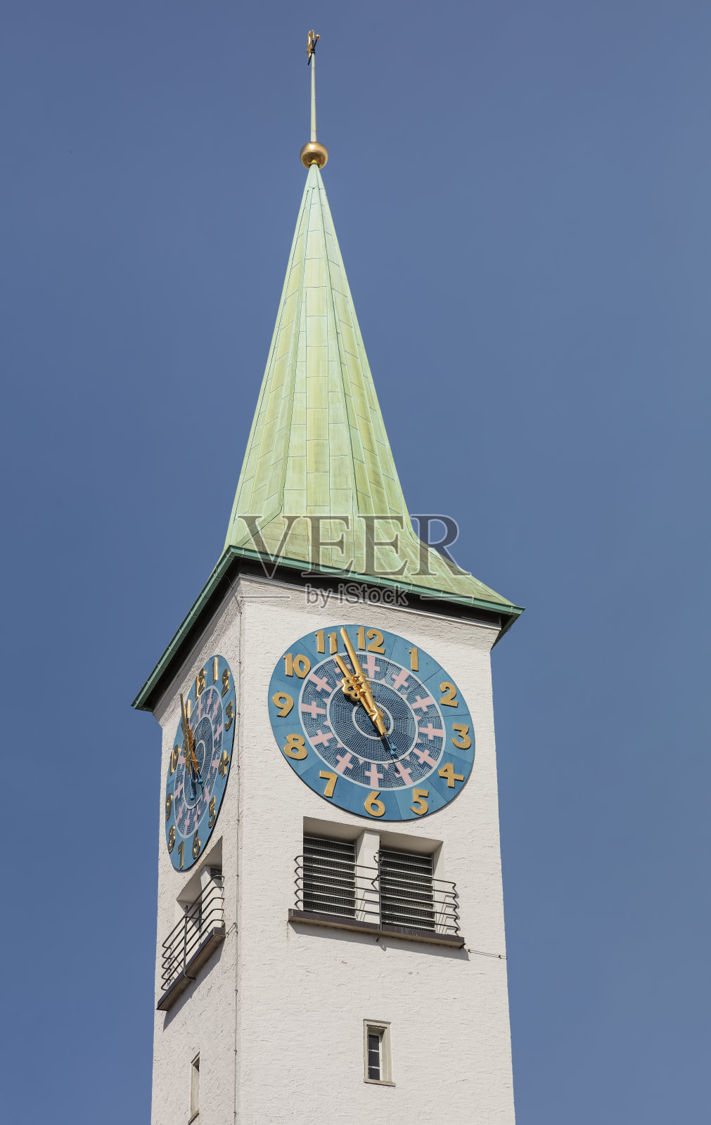 瑞士Ruschlikon教堂的钟楼照片摄影图片