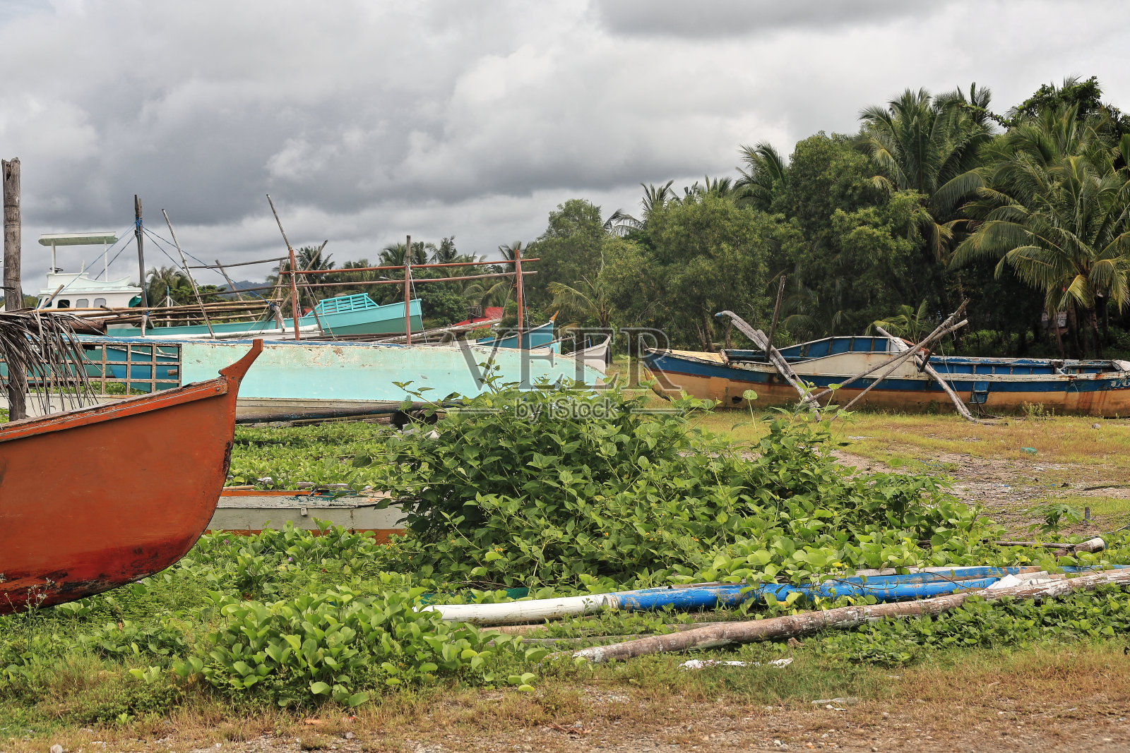搁浅的村庄或小船-Poblacion 描笼涯海滩。西帕莱-菲律宾。 0389照片摄影图片