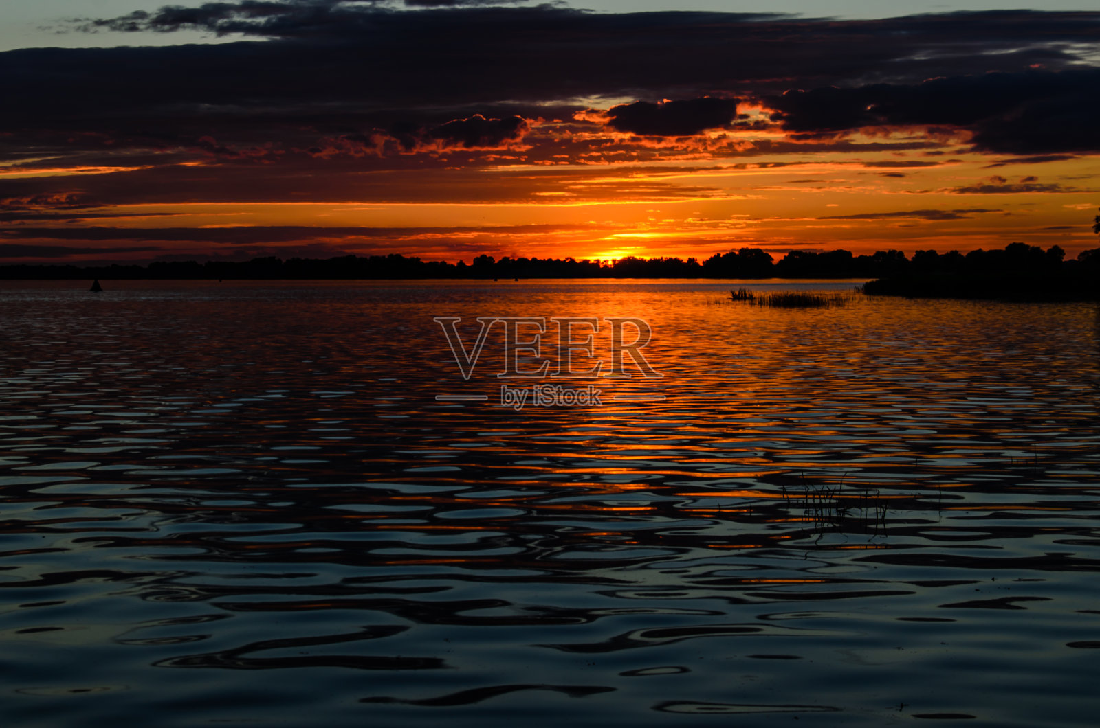 美丽的日落在第聂伯河照片摄影图片