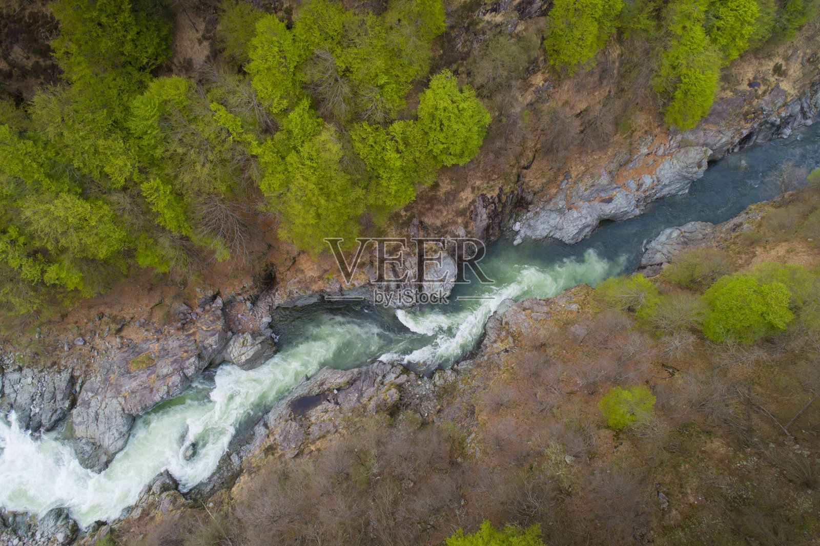 山区河流照片摄影图片