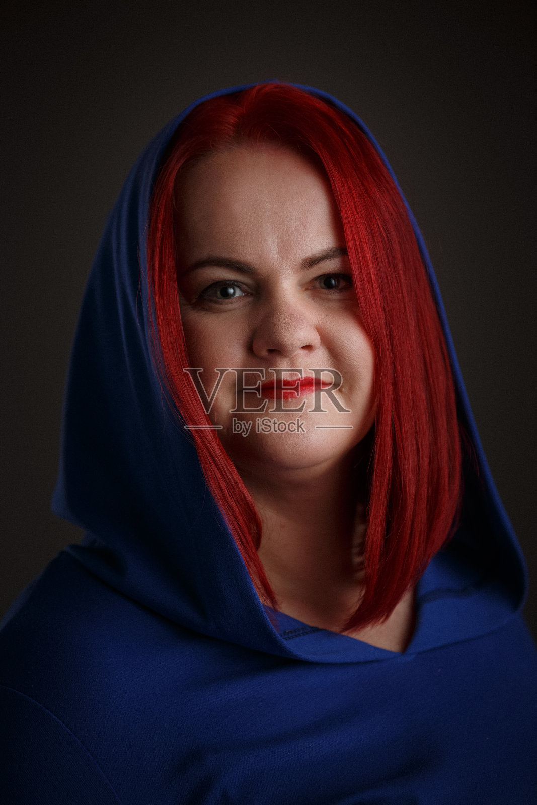 年轻红头发女人的肖像照片摄影图片