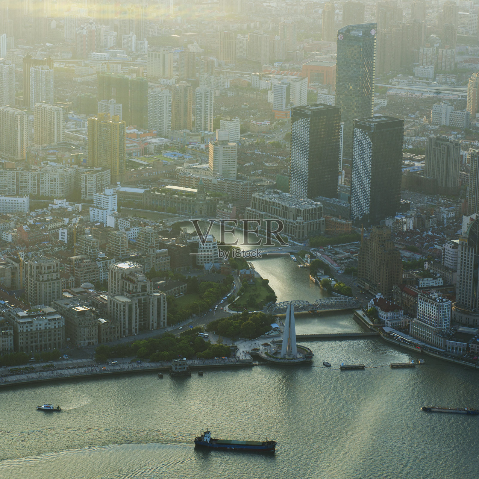 上海天际线黄浦江照片摄影图片