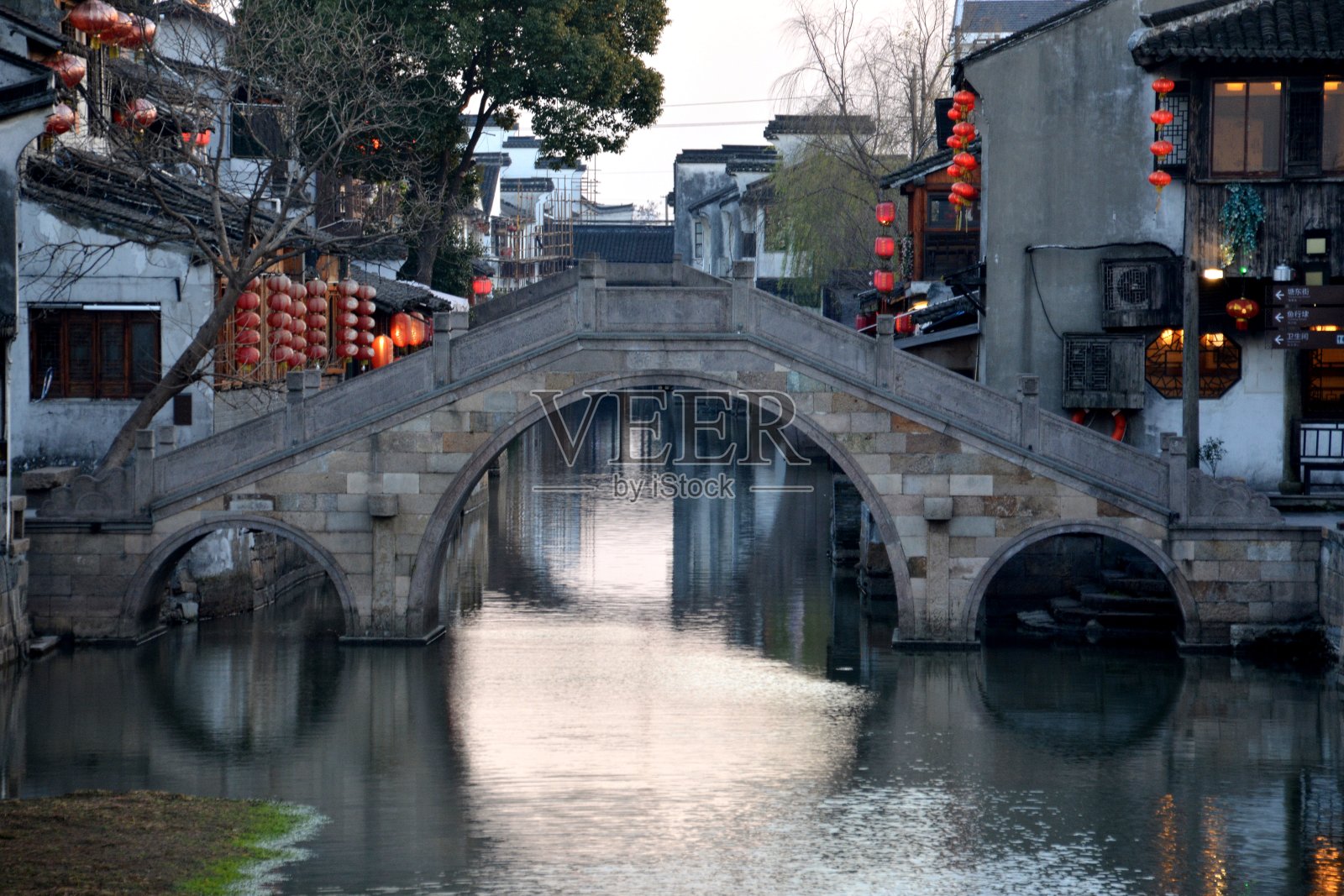 重庆300年历史的古镇，在古树石桥下听潺潺水声，这就是金刚碑！_凤凰网视频_凤凰网