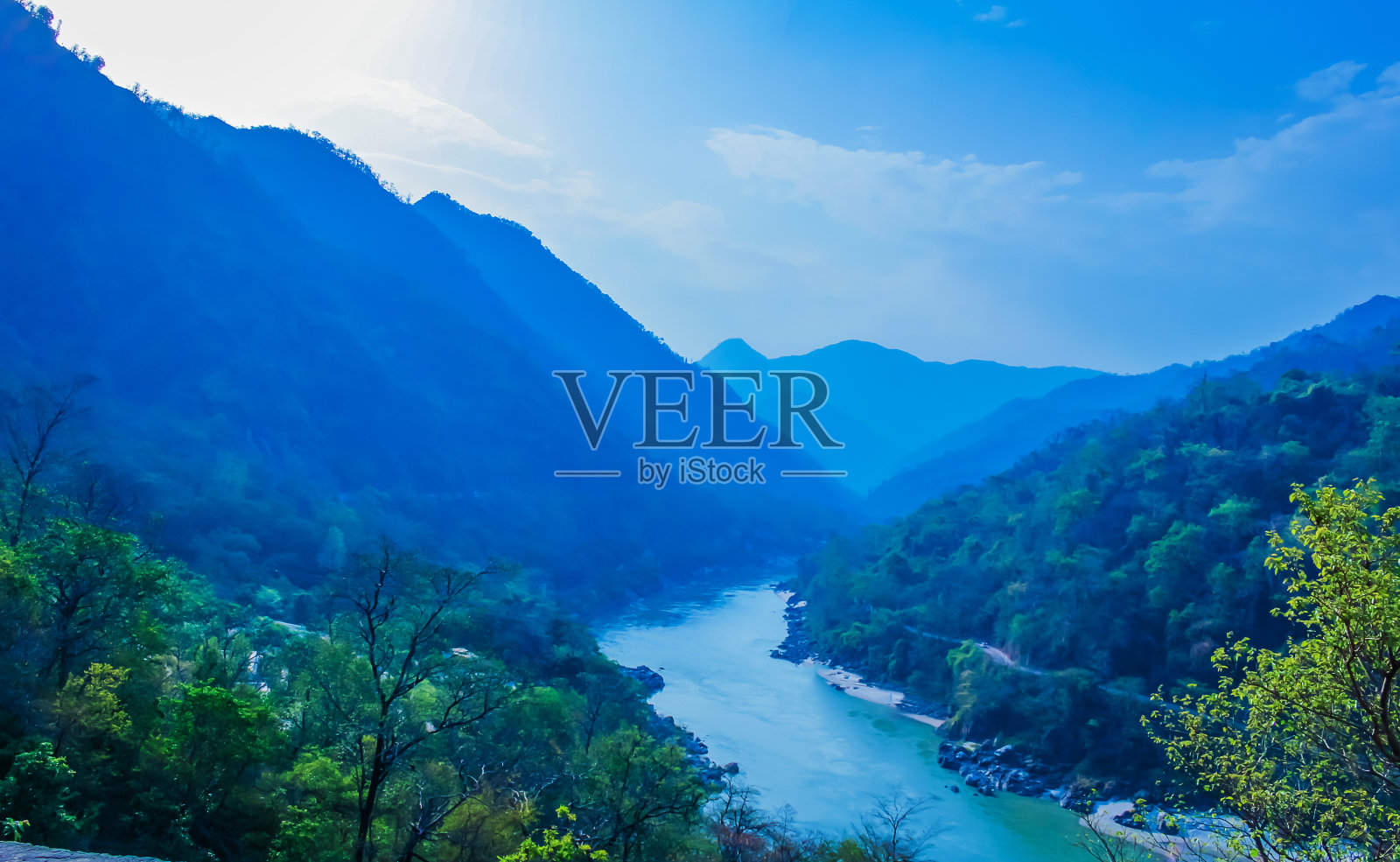 俯瞰印度恒河rishikesh照片摄影图片