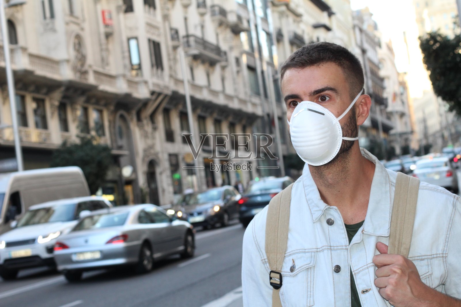 人类在受污染的环境中有呼吸系统问题照片摄影图片
