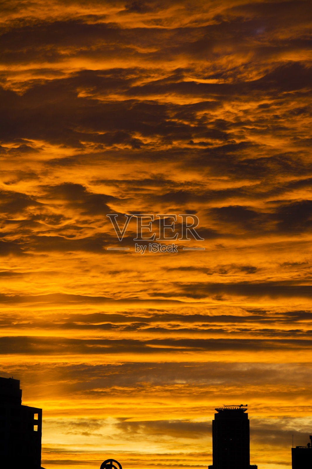 日落时摩天大楼的天际线照片摄影图片