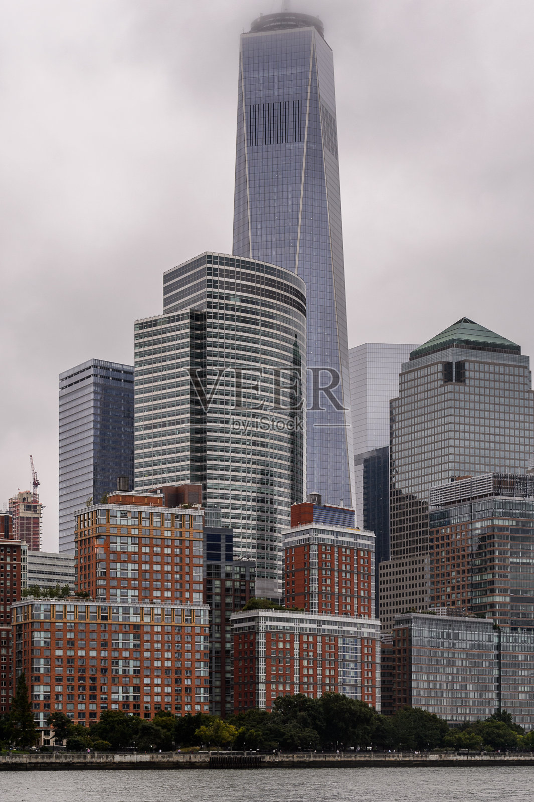 一个多云的日子，曼哈顿市中心的世界中心，纽约，美国照片摄影图片