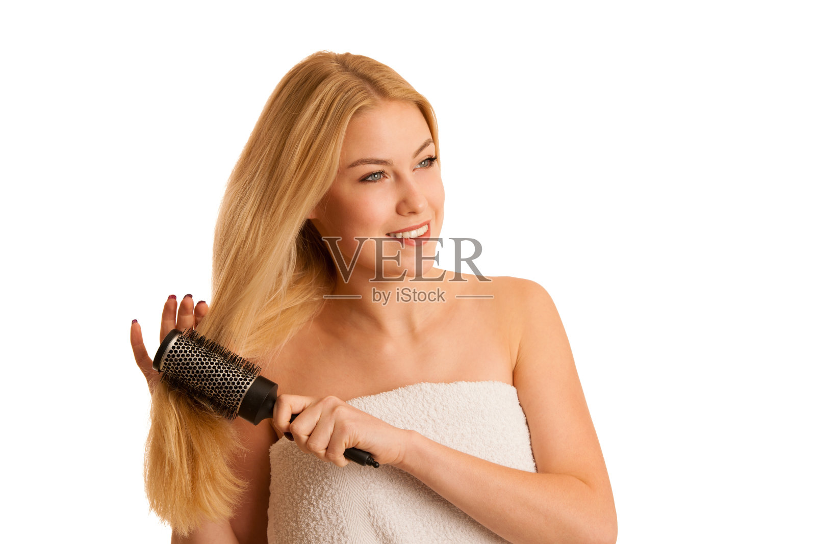 美丽的金发女人梳着她的头发作为头发护理的标志照片摄影图片