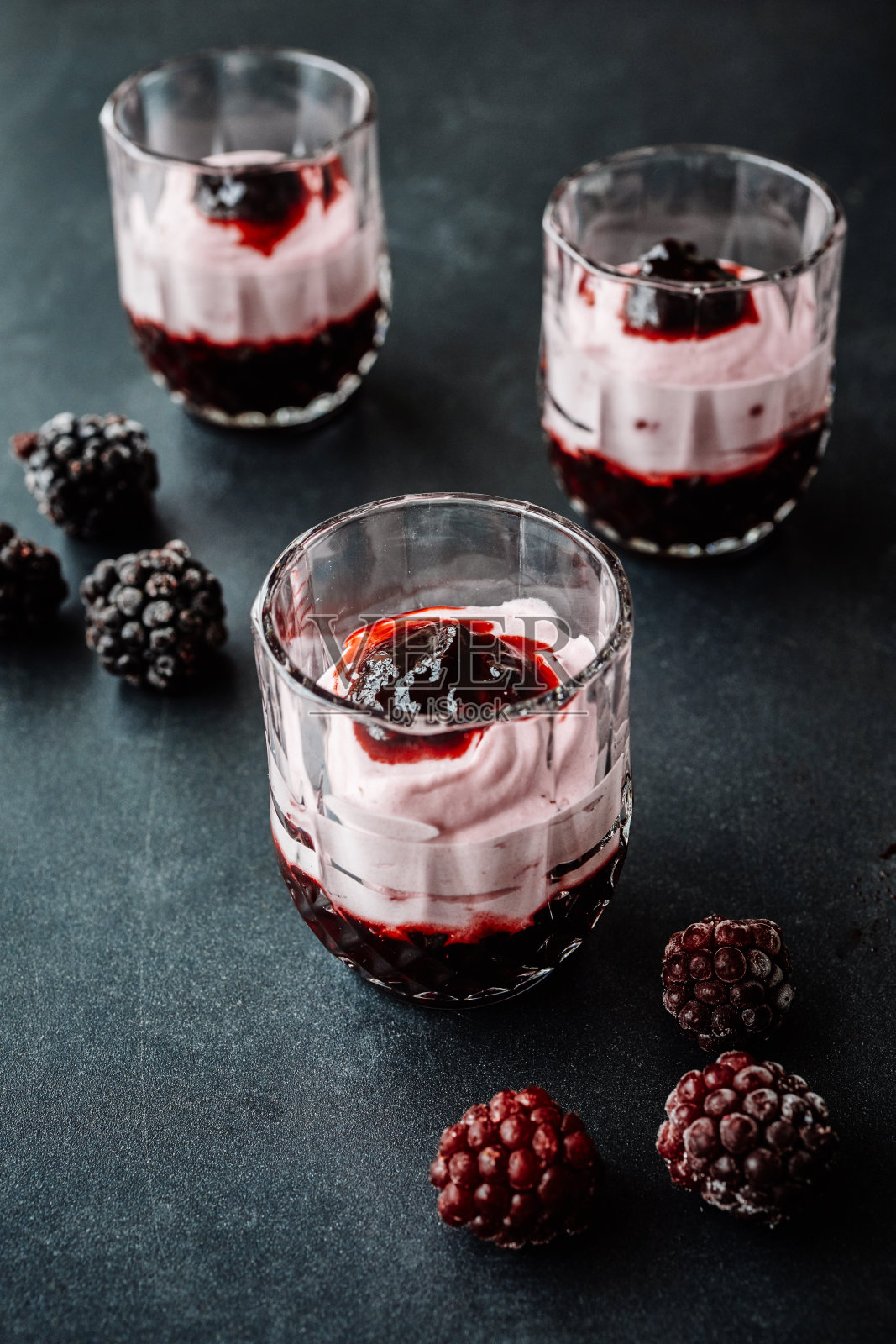 黑莓酸奶酱照片摄影图片