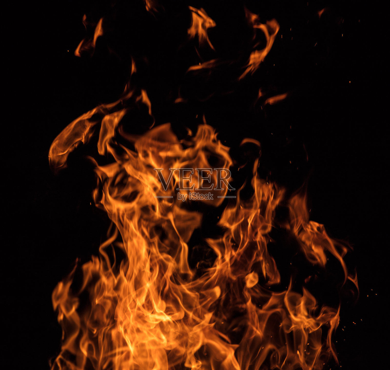 黑色背景上的火的纹理。照片摄影图片