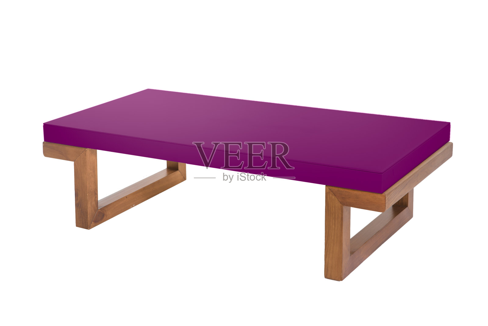 粉红色的桌子孤立在白色的背景。照片摄影图片