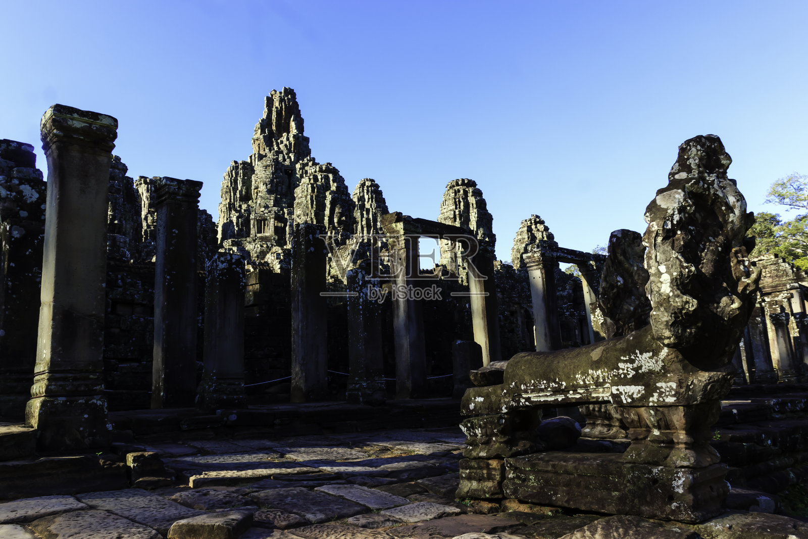 在暹粒的古老废墟巴戎庙照片摄影图片