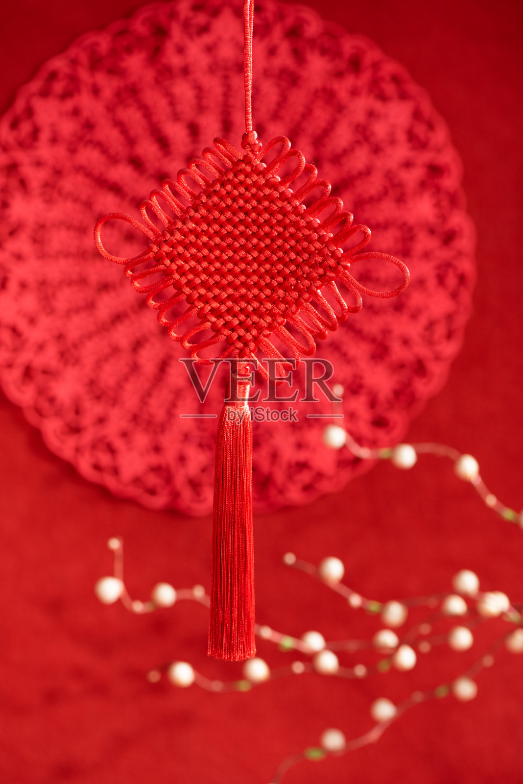 中国春节的红色装饰和红色背景照片摄影图片