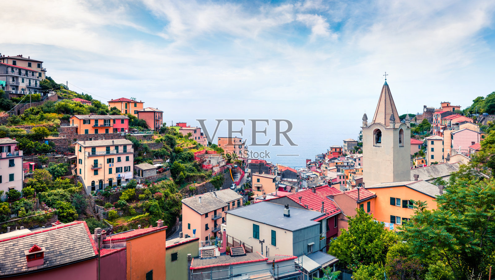 五个山地城市序列中的第一个城市——里奥马焦雷。欧洲意大利利古里亚如画的春景。旅游概念的背景。照片摄影图片
