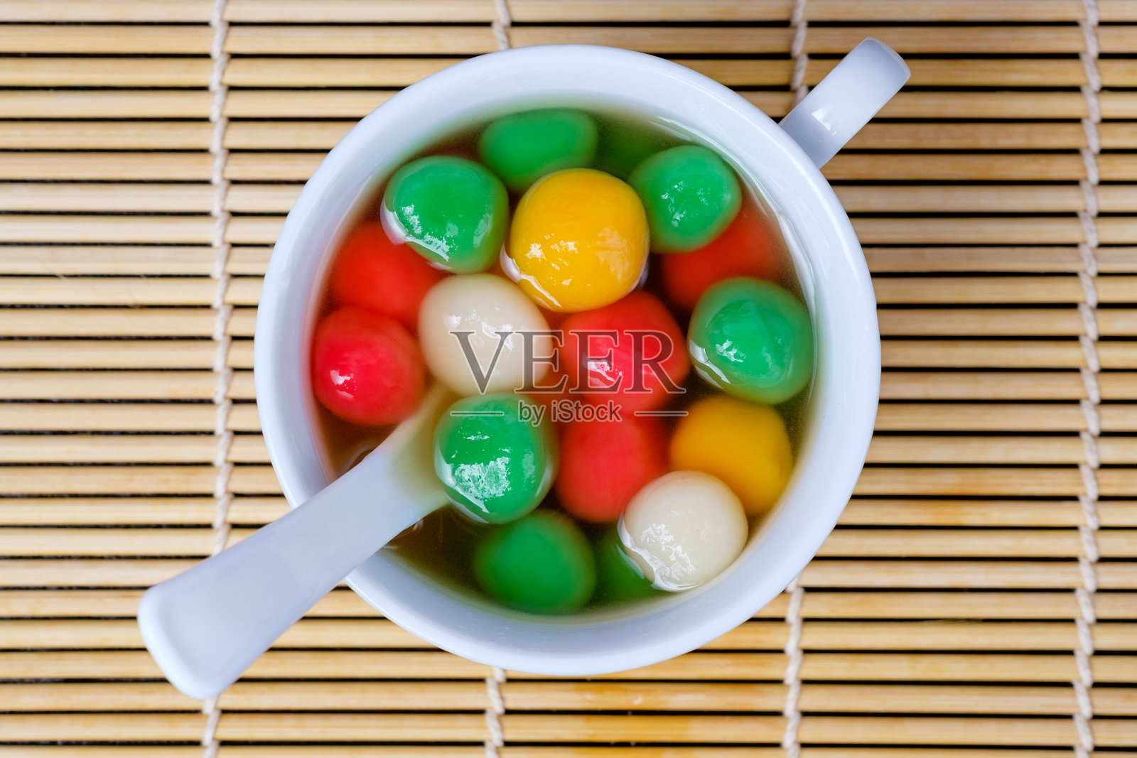汤圆或中国传统的甜汤圆照片摄影图片